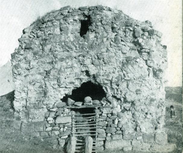 Tunceli de Yer Alan Tarihi Öneme Sahip Dini Yapılar 37 Çizim 4: İki Apsisli Kilise Planı (ODTÜ, Doomed by The Dam) Fotoğraf 6: İki Apsisli Kilise Genel Görünüş (ODTÜ, Doomed by The Dam) Ulukale