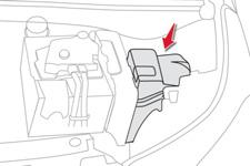 Pratik bilgiler Motor bölümü sigortaları Sigorta kutusu motor bölümünde (sol taraf) akünün yanına yerleştirilmiştir.