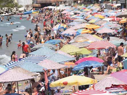 Otobüslerle 3,2 milyon yolcu 9 günlük bayram tatili boyunca şehirlerarası yolcu taşımacılığı yapan otobüs firmalarının toplam 109 bin 475 sefer yaparak toplam 3 milyon 234 bin 457 yolcu taşıdığını