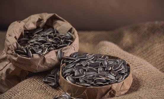 / Unsaturated Fat: 51,23 g 3,55 mg Raw Black Sunflower Seeds