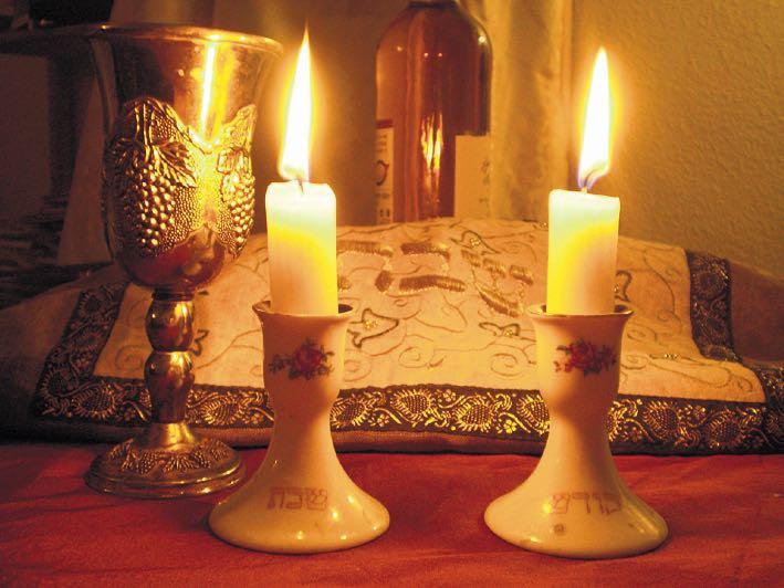 ŞABAT (SHABAT) GÜNÜ Cuma günü gün batımıyla başlar, Cumartesi gün batımına kadar devam eder Şabat günü Tanrı dinlenir, onun için Yahudiler de dinlenirler,