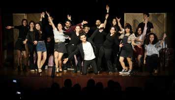 Gençlik Tiyatromuz Ah Bu Hayat oyununu sahneledi 19-22 NİSAN 2019 Eczacılık Fakültesi öğrencileri ve eczacılardan oluşan İstanbul Eczacı Odası Gençlik Tiyatrosu, Ah Bu Hayat isimli oyunu Fatih