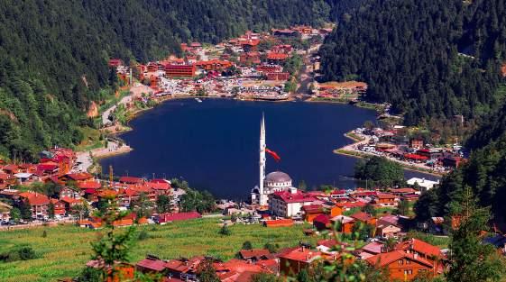 UZUNGÖL Trabzon a gider gitmez ilk uğrayacağın yerlerin başında Uzungöl gelir. Soğanlı Dağları nın eteğindeki bu gölü her yıl binlerce kişi ziyaret eder.