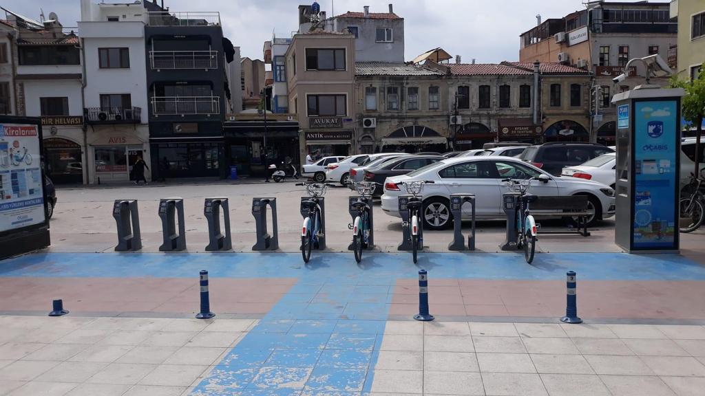 AKILLI BĠSĠKLET ĠSTASYONU 1 adet Akıllı Bisiklet Ġstasyonunda akü Ģarj sistemi güneģ enerjisi ile çalıģmaktadır.