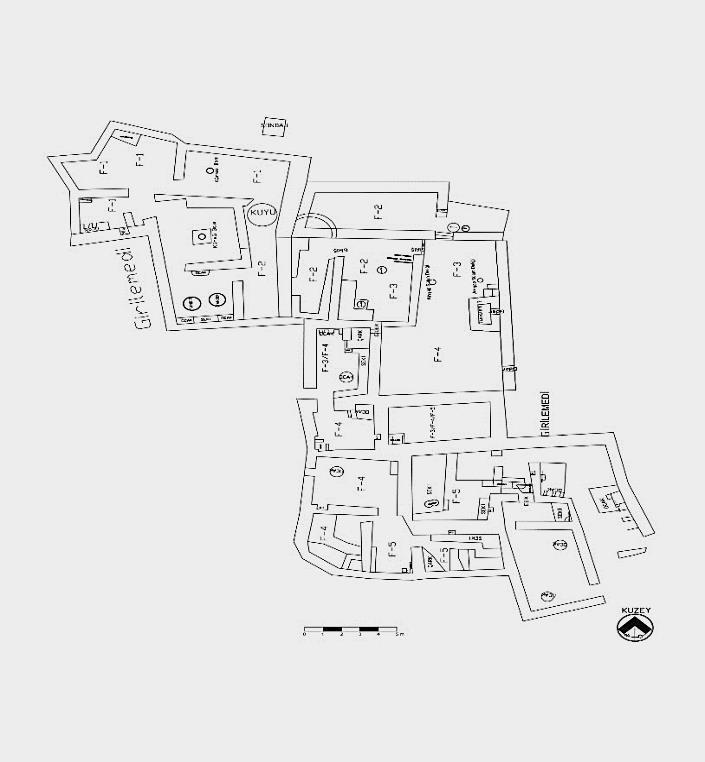 Ele geçirilen sikkelerin bir kısmı Bizans Dönemine aittir ve 1. Bölge B-1 plan karesinden 2 adet (Sikke No:1, 2), B-2 plan karesinden 2 adet (Sikke No:3, 4), Bizans sur dibinde 3.