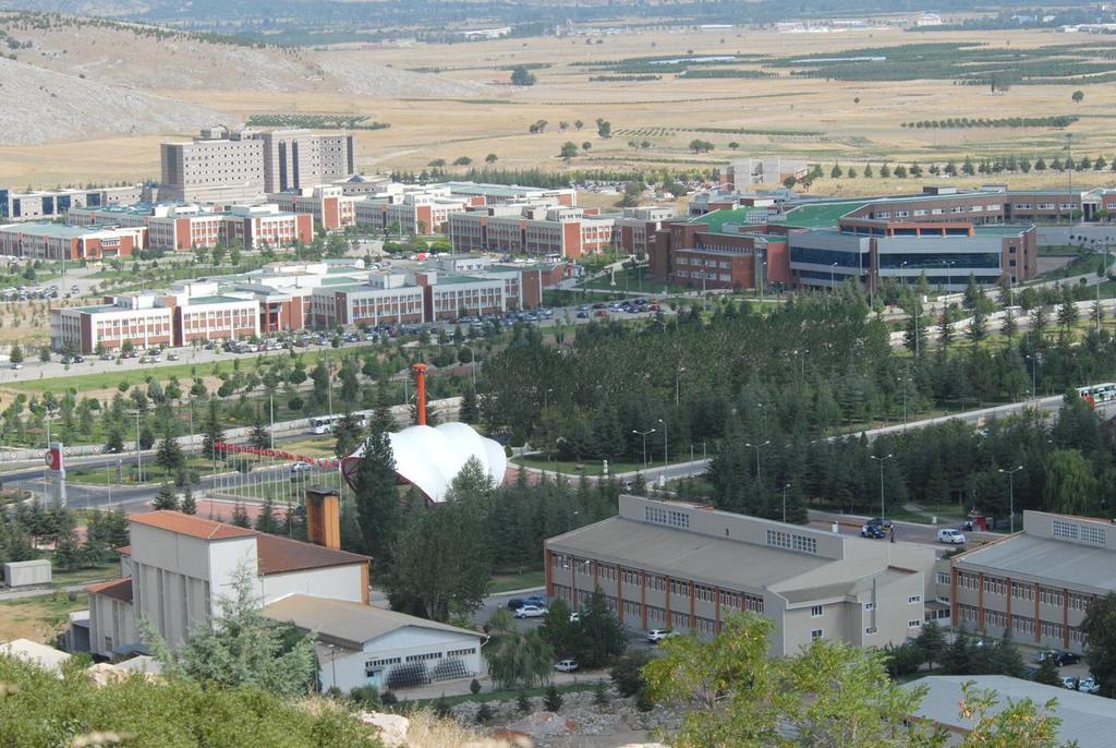 GİRİŞ 1992 yılında kurulan Süleyman Demirel Üniversitesi Isparta daki yükseköğretimle ilgili güçlü bir alt yapının üzerine kurulmuş ve geçen süreçte kurumsallaşmasını tamamlamış bir devlet