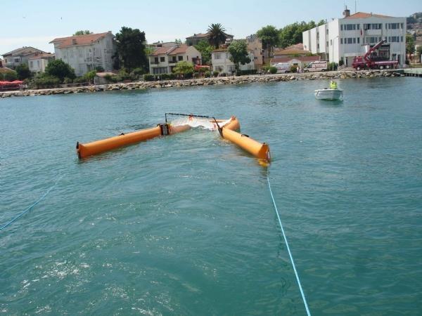 18 Şekil 2. İstanbul Büyük Şehir Belediyesi denzi süpürgesi (İstaç-4) Şekil 3. Waste Free Oceans kapsamında dizayn edilen ve deniz yüzeyindeki atıkların toplanması için kul anılan özel ağ.