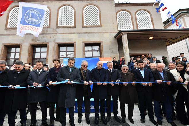 Cumhuriyet Mahallesi nde bulunan Gençlik Parkı, Başkan Hilmi Türkmen le 5 çayı buluşmalarına ev sahipliği yaptı. Başkan Türkmen e, AK Parti İstanbul Milletvekili Osman Boyraz da eşlik etti.