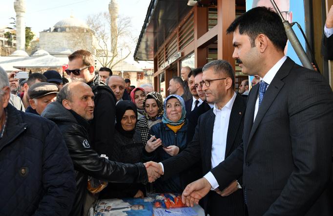 İnşallah, yeni dönemde de millet kıraathanesi ile sizleri buluşturmuş olacağız dedi. Başkan Hilmi Türkmen çocuklarla toplu fotoğraf çekimi sonrasında parktaki vatandaşlarla çay eşliğinde sohbet etti.