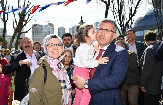 Daha çok hayvanı sağlığına kavuşturmak için 2016 da hayata geçirilen Minik Dostlar Kliniği nin yanında inşa edilen cerrahi bölümünün açılışında konuşan Üsküdar Belediye Başkanı Hilmi Türkmen, bugüne