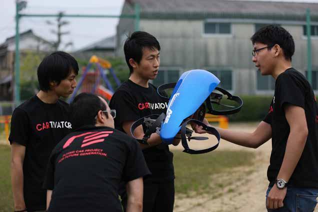 Kyodo'nun haberine göre, devlete ait bilgi teknolojileri firması NEC AŞ, yazılımını geliştirmekte olduğu elektrikli uçan otomobilin prototipiyle bir dakikalık insansız deneme uçuşu yaptı.