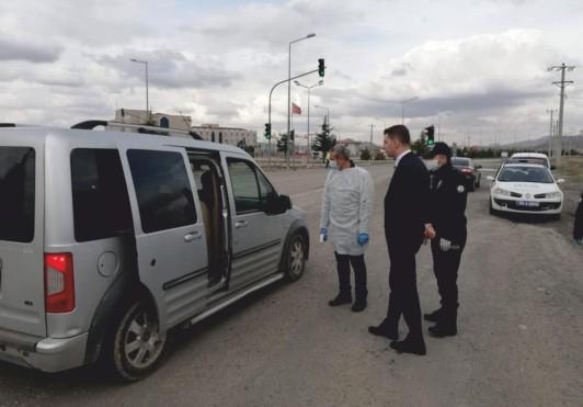 Meclis üyeleri, koronavirüs nedeniyle sadece Türkiye'nin değil tüm dünyanın zor günler geçirdiğini ve bu günlerin birlik ve beraberlik içerisinde atlatılacağını ifade etti.