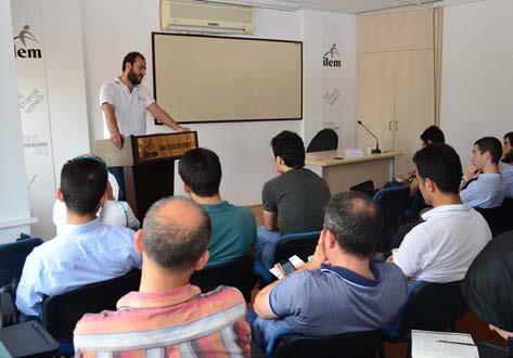 gerçekleştirdi. Sunumunun başında tezinin başlığı ile ilgili açıklamalarda bulunan Üçer, neden İbn Sina da suret anlayışını çalışmayı seçtiğine dair açıklamalarda bulundu.