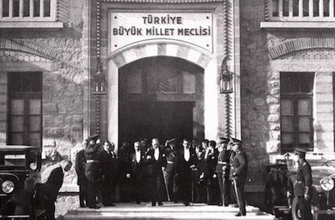 TBMM 100 Yaşında: TBMM Tarihi Anadolu ve Rumeli Müdafaa-i Hukuk Cemiyeti üyeleri seçimlerde başarılı oldu.