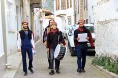 sevgili tarafından öldürülen Güleda Cankel ile şiddete maruz kalmış tüm kadınlara yönelik farkındalık etkinliği  Osmanlı döneminde padişahın emirlerinin fermanla duyurulmasının canlandırıldığı