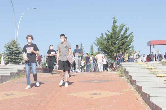 Sayfa / 7 urdur da da YKS maratonu tamamlandı GÜNCEL urdur da sınava gireceği okula geç kalan bir öğrenciyi polis ekipleri sınava yetiştirdi.