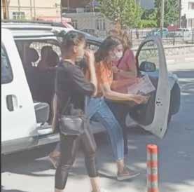 Merkezini arayarak polisten yardım istedi. Öğrenci Polis ekipleri tarafından urdur da üç çocuk annesi Ü. M. (35) dün evindeki boş odada kafasından silahla vurulmuş halde bulundu.