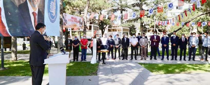 Ederken de durduðun her istasyonda yeni yolcularla, yeni umutlara doðru düdüðünün gök gürültüsünü andýran çýðýrtkanlýðý ile yol almaya baþlarsýn.