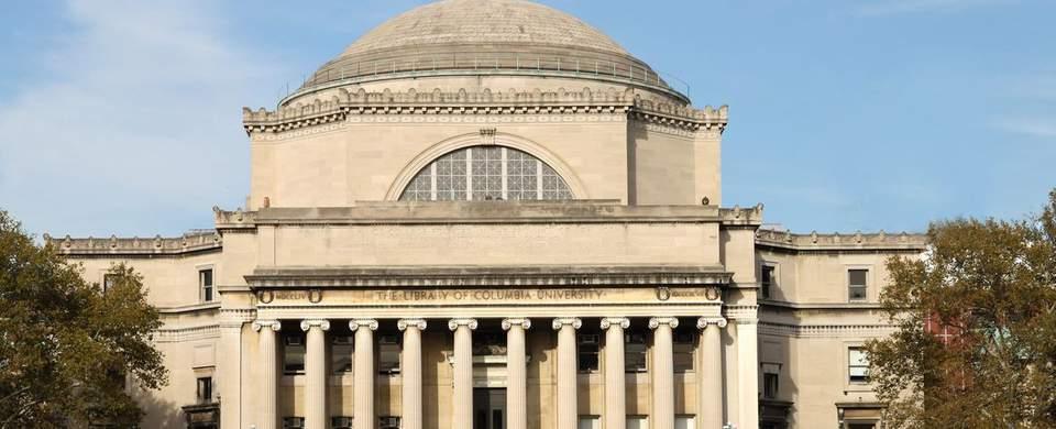 Columbia University Fiziksel Katılım Politikası Columbia Üniversitesi, 2020-2021 akademik yılına girerken tüm lisans düzeyi derslerin uzaktan gerçekleştirilmesine karar verdi.