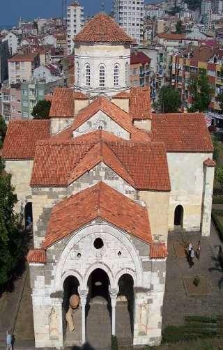 Turist rehberleri turlarını icra ederken bu sembolün çok sayıda örneği ile karşılaşmaktadırlar.