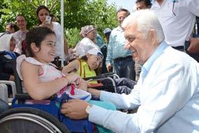 Dağların, yerin üstündeki kadar, yerin altında da uzantıları vardır. İhlası kaybeden insan daha önce hangi zirvede bulunursa bulunsun, dağların altta kalan kısmı gibi oluverir.