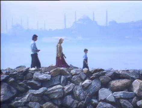 1950 den sonra Türk Sineması nda İstanbul daki çeşitli mekânlar filmlerin ana unsurunda yer almaktadır. Silüetler, mahalle yaşamı, geleneksel ve modern yapı gibi simgeler ile İstanbul görülmektedir.