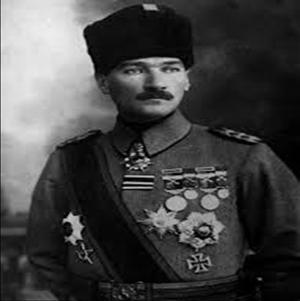 3. Mustafa Kemal, Selanik Askeri Rüştiyesini bitirdikten sonra 1896 yılında Manastır Askeri İdadisine başladı. Burada Osmanlı toplumundan farklı kesimlerden gelen öğrencilerle tanıştı.