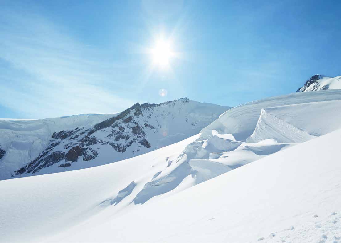 Kayak Montu Sıcak tutan termal dolgulu kayak ceketi Kaplaması ve kapalı dikişleri sayesinde su ve rüzgar geçirmez, hava geçirir.