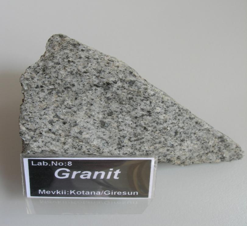 GRANİT-RİYOLİT SERİSİ Derinde teşekkül etmiş ve iri taneli olanları granit, daha yukarıda teşekkül etmiş ve ince taneli olanları riyolit olarak