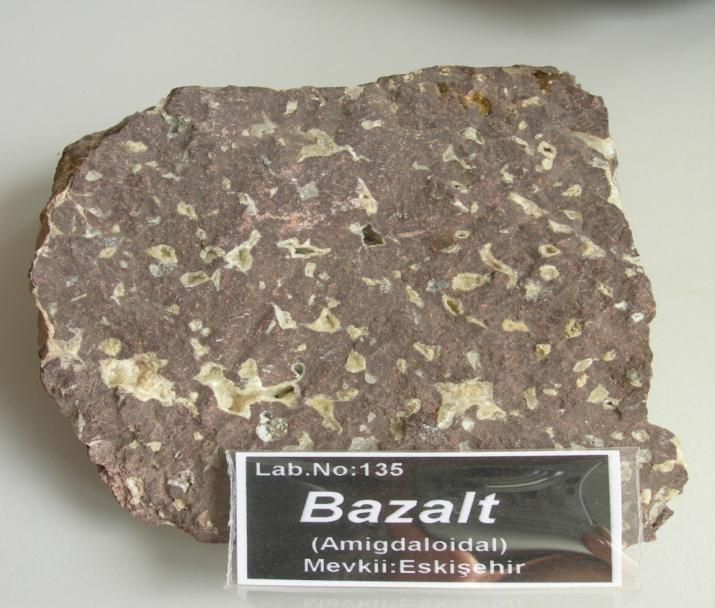 BAZALT (AMİGDOLOİDAL) TORTUL KAYALAR Tortul kayalar (sedimentler), erüptif veya başkalaşmış (metamorf) kayaların parçalanıp ayrışmaları sonucunda meydana gelen materyallerin taşınıp bir yerde