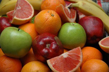 Dolayısıyla C vitamini içeren meyve ve sebzeler kesildiği, ezildiği, soyulduğu zaman zedelenen dokularda bulunan oksidaz enzimlerince C vitamini oksidasyona uğrayarak etkinliğini