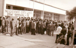 Askeri Yargıtay ın 1991 tarihli kararı ile Sosyal-İş Sendikası yeniden faaliyete başladı. 1992 te Genel Kurulu nu toplayan Sosyal-İş, tüm engellemelere rağmen yüzde 10 barajını aşmayı başardı.