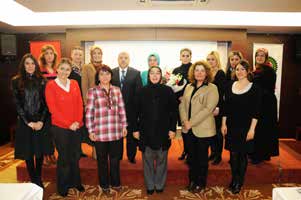 28 Aralık 2012 tarihinde Emek Konukevi/ Ankara da gerçekleştirilen toplantıya Kadın Komitesi Başkanı Jülide Sarıeroğlu ve Konfederasyonumuz Kadın Komitesi üyelerinden Hizmet-İş Sendikası Kadın