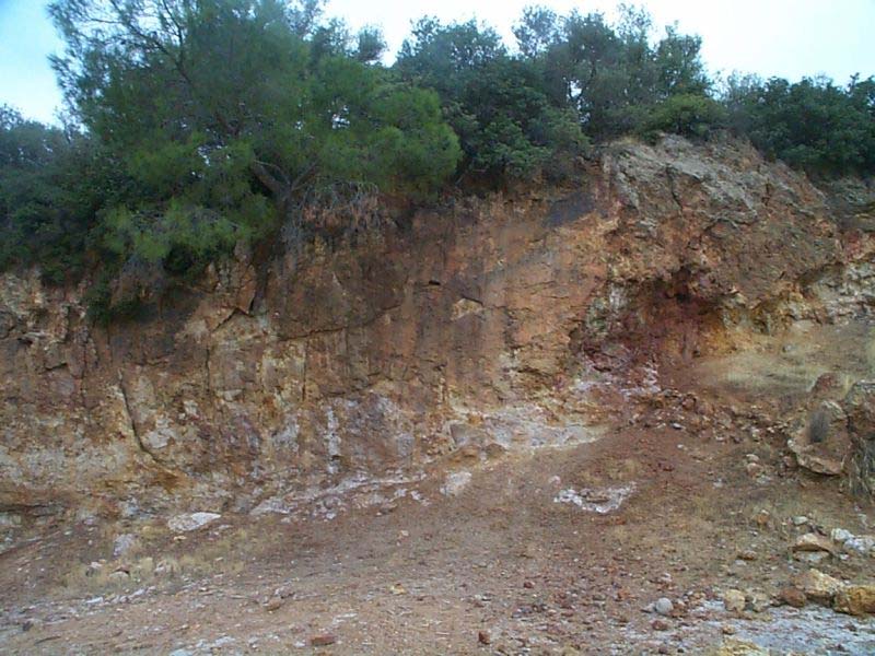 bölgenin Miyosen paleocoğrafyasını belirleyen ana yapısal unsurlardandır ve bu dönemde Çubukludağ havzasını batıdan sınırlamaktadır (Genç ve diğerleri, 2001).