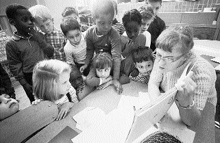 Mahkeme 1963 de Gideon lehinde karar verdi ve avukat tutamayacak durumda olan daval lara Amerikan mahkemelerinin avukat sa lamas zorunlu unu getirdi.