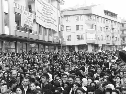 ÖRGÜTLENME ÇALIfiMALARI Halkevleri, üyelerine ve kadrolar na dönük flubelerde yürüttü ü e itim çal flmalar n, merkezi bir programa kavuflturmaya bafllad.