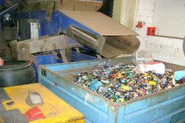 Atık pillerin çöplerden ayrı toplanması yeterli değildir. Çöpten ayrı toplanan atık pillerin türlerine göre sınıflandırılması şarttır.