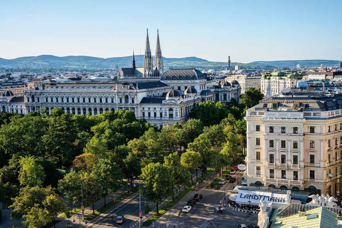 Viyana daki Ringstraße dünyanın en görkemli bulvarıdır. Dünyanın hiçbir yerinde bu kadar fazla dönem mimarisini yansıtan yapıları, sarayları ve parkları iç içe geçmiş halde bulamazsınız.