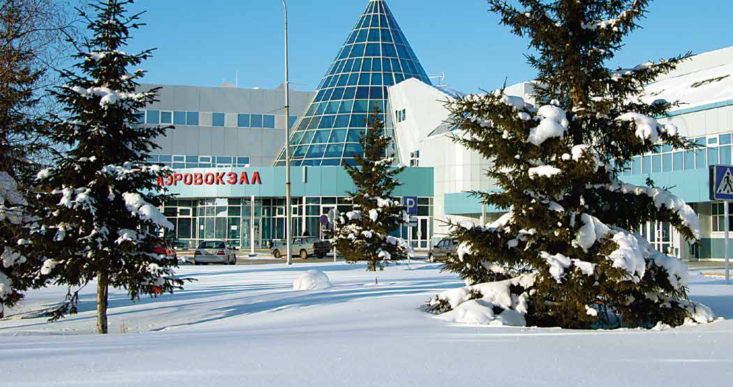 Khanty-Mansiysk şehrindeki dış ve iç hatlar havaalanı terminali 17000 m