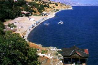 Harput canlılığını koruduğu yıllarda ; her kaya başında, her bahçe köşesinde ve sürü peşinde dolaşan çobanların ağzında El ezberler, Hoyratlar ve Mayalar duymak kadar tabii bir hadise olamazdı.