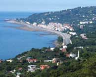 Gönüllü Şehit Oldular 79 DERELİ Dereli ilçesi, Giresun u İç Anadolu, Doğu Anadolu ve Akdeniz bölgelerine bağlayan transit yol üzerinde kurulmuştur. Yüzölçümü 830 kilometrekaredir. Rakımı 240 metredir.