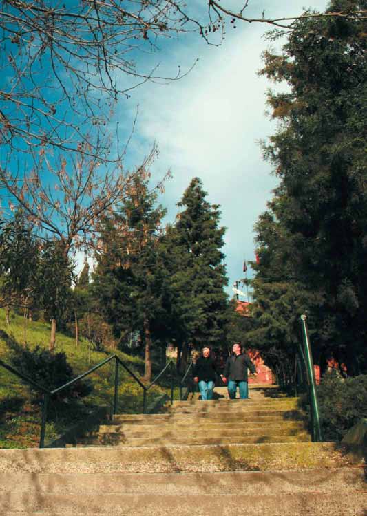 Güler Şengül (18) Meslek: Öğrenci Yer: Ortaköy sizin için ne demek? En çok dinlendiğim yer. lı olmanın ayrıcalığı nedir sizce? Ruha sahip olmak.