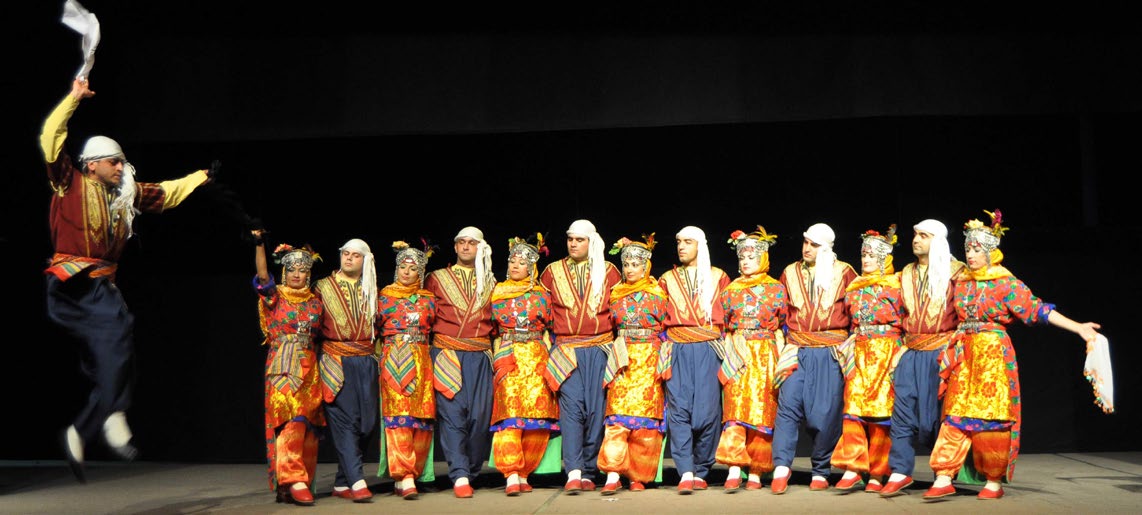 Röportaj Gürhan Ozanoğlu Halk oyunlarının dünü yarını Dünyanın en zengin folklorik birikimine sahip olan Anadolu coğrafyasında, folklorümüzün en zengin dallarından biri olan halkoyunları, özenle