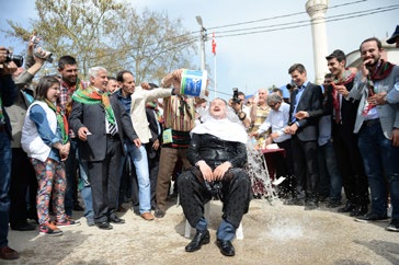 Çağlayan mahallesine gidilerek, asırlardır uygulanan geleneklere