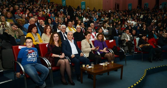 yılı kutlamaları kapsamında Nilüfer Halk Dansları anlamlı bir gösteriye imza attı. Fethiye Kültür Merkezi nde düzenlenen ücretsiz gösteriye ilgi büyük oldu.