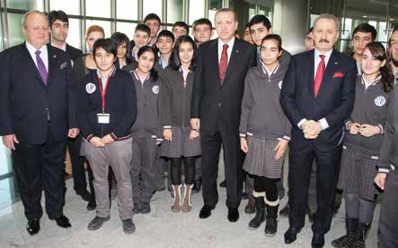 49.yıl ASO Teknik Koleji öğrencileri Başbakan Erdoğan ı çiçek vererek karşıladılar. televizyon ekranlarında, gazete sayfalarında bunların avukatlığı yapılıyor.