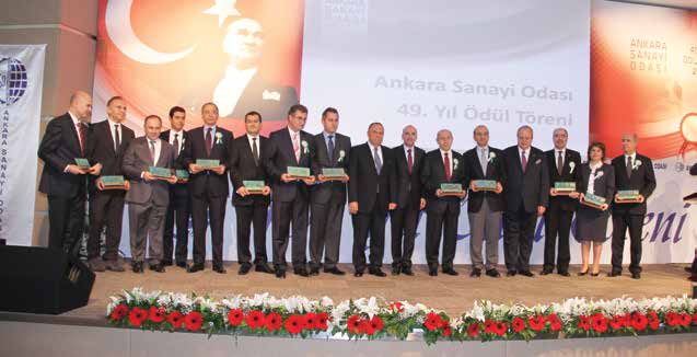Kurumlar vergisi alanındaki diğer ödüller Maliye Bakanı Mehmet Şimşek tarafından verildi.