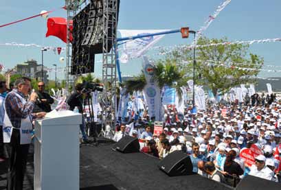 Mısır da, Suriye de insanlar katlediliyor, insanlık yok ediliyor, demokrasi, insan hakları ve insan onuru çiğneniyor, seyirci kalmayacağız, sessiz durmayacağız.