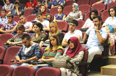 24 laboratuvarı ve kondisyon merkezi bulunmaktadır. Keskin Meslek Yüksekokulu yerleşkesinde 1 halı saha, 2 basketbol sahası ile kondisyon salonundan oluşan spor kompleksi mevcuttur.