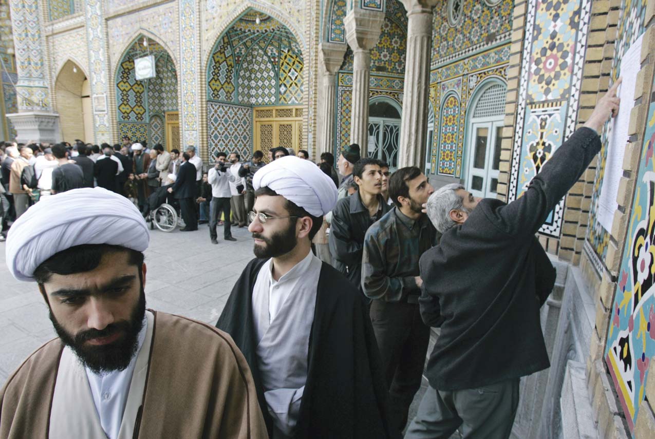 Devlet Başkanlarının desteklediği siyasi reformlar daha istikrarlı ve çoğulcu yönetim sistemine İran halkının katılımını öngörmektedir.